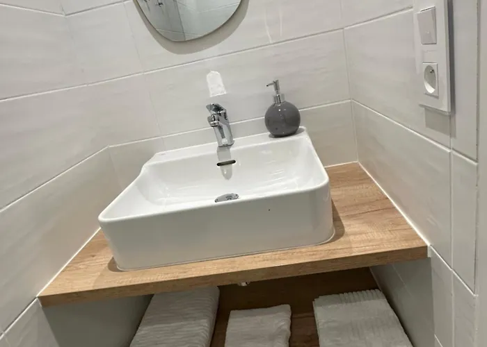 Le Repaire Du Chataignier, Maison A La Campagne, 8 Pers, 4 Ch, Sidobre * Ferrieres (Tarn)